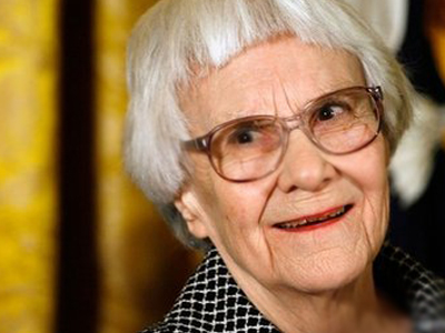 Η Χάρπερ Λι μηνύει τον ατζέντη της