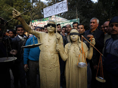 Ινδία: Κεκλεισμένων των θυρών η δίκη των πέντε κατηγορουμένων