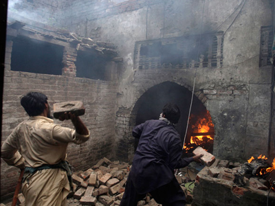 «Ολοκαύτωμα» στη Λαχόρη έπειτα από βλάσφημα σχόλια χριστιανού