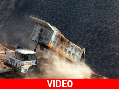 Η Κίνα ισοπεδώνει βουνά για να χτίσει νέα πόλη