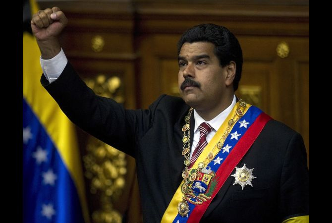 Χαρακτηριστικό στιγμιότυπο κατά την ορκωμοσία του Μαδούρο ως υπηρεσιακός πρόεδρος της Βενεζουέλας