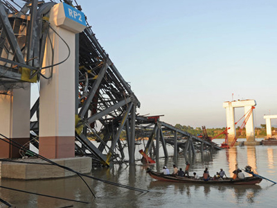 Ακόμα περιμένουν τα συνεργεία διάσωσης στη Μιανμάρ Ακόμα περιμένουν τα συνεργεία διάσωσης στη Μιανμάρ