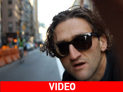 Ο τολμηρός ποδηλάτης με την κάμερα εν μέσω του τυφώνα