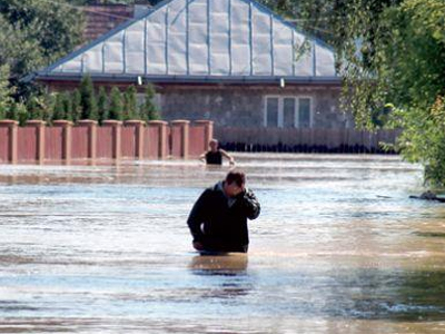 Σφοδρές πλημμύρες πλήττουν τη Ρουμανία Σφοδρές πλημμύρες πλήττουν τη Ρουμανία