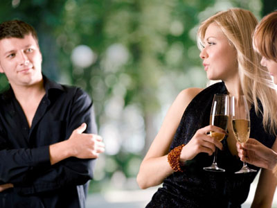 Οι ορμονικές αλλαγές και οι αντιδράσεις των ανδρών στον «ανταγωνισμό»