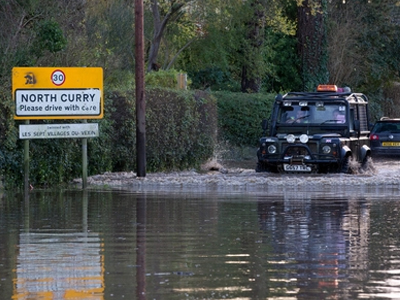 Ένας νεκρός από τις πλημμύρες στο Σόμερσετ
