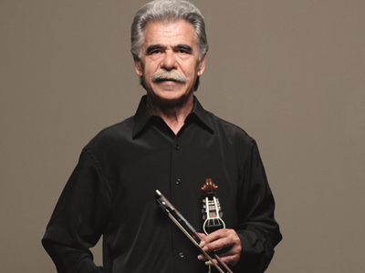 O Βασίλης Σκουλάς στο Γυάλινο Μουσικό Θέατρο