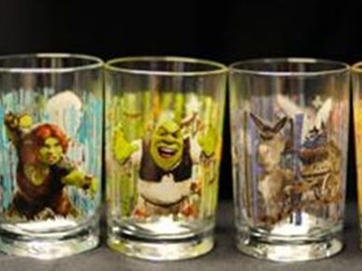 Ανάκληση διαφημιστικών ποτηριών «Σρεκ» από τα McDonald’s