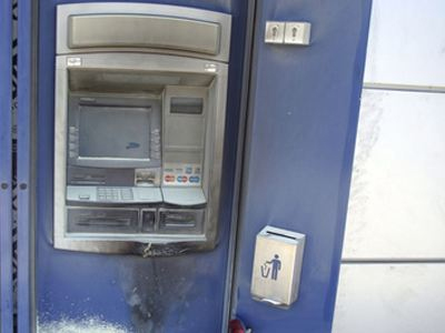 Έκαψαν ΑΤΜ στην πλατεία Κάνιγγος