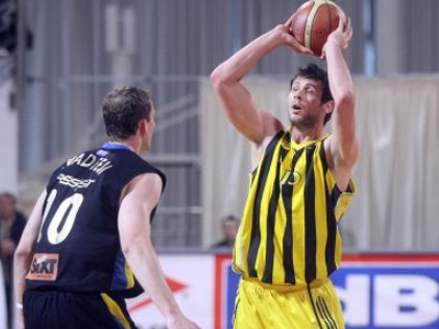 Στα «κυανέρυθρα» ο Μπάρλος