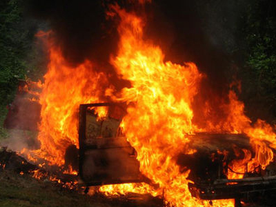 Κάηκε φορτηγάκι στην Ηλιούπολη