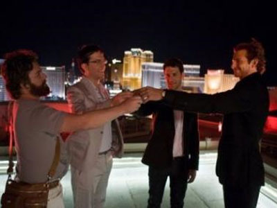 Οι φίλοι και το… καντήλι