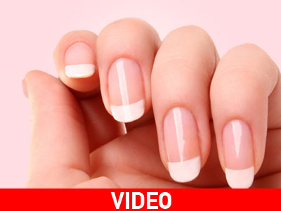 Φτιάξτε μόνες σας γαλλικό μανικιούρ