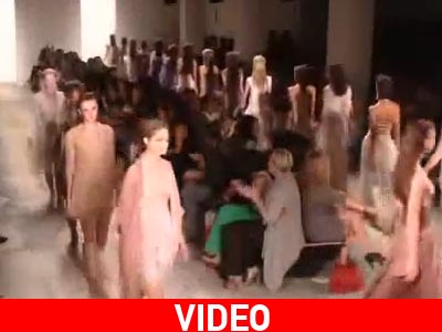 Jen Cao: Αναζητώντας τον πρίγκιπά σας στην έρημο