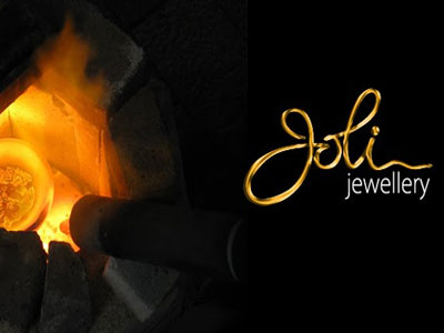 Σχεδιάστρια κοσμημάτων η Angelina Jolie