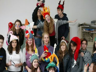 Μαθητές μοίρασαν ευχές