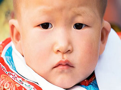 Μεγάλωναν ξένο παιδί