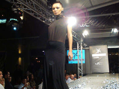 Η Βίκυ Κουλιανού σε ρόλο σχεδιάστριας