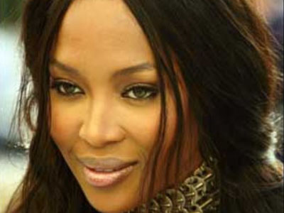 Φορέστε τα ρούχα της Ναόμι Κάμπελ