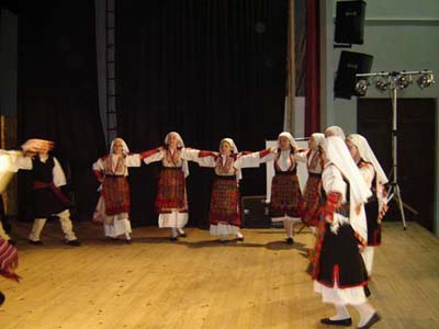 Μάθετε παραδοσιακούς χορούς