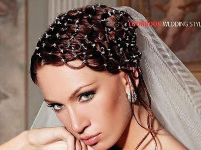 Nύφη με κοντά μαλλιά