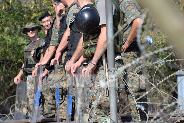 Δεκάδες Σκοπιανοί αστυνομικοί βρίσκονται σε 24ωρη επιφυλακή. Την προηγούμενη εβδομάδα δεν έλειψαν τα βίαια επεισόδια