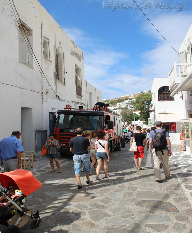 Το μεγάλο πυροσβεστικό όχημα δεν μπορούσε να έχει πρόσβαση στο σημείο της φωτιάς