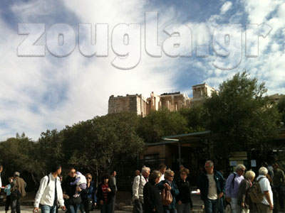 Ανακοίνωση του ΥΠ.ΠΟ. για το πανό στην Ακρόπολη