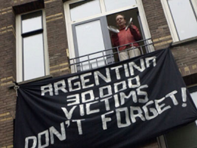 Αποφυλακίστηκε «πιλότος του θανάτου» στην Αργεντινή λόγω αμφιβολιών