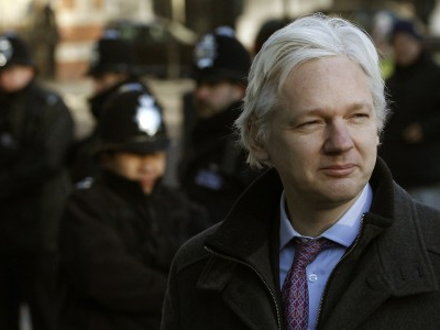 Ρωσία: «Η Αγγλία δεν σέβεται τους διπλωματικούς νόμους στην υπόθεση Ασάνζ»