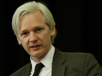 Διαφεύγει της σύλληψης ακόμη ο ιδρυτής του Wikileaks