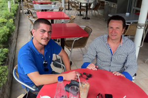 Ο Βασίλης Παπαστεργιάδης με τον συντάκτη της zougla.gr Σωτήρη Σκουλούδη