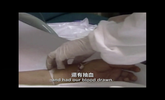 Λήψη αίματος από ασκητές του Φάλουν Ντάφα, οι οποίοι προτιμώνται για τα... όργανά τους, λόγω καλής υγείας...