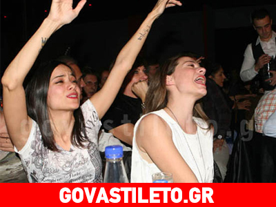 Πρώτο τραπέζι στην πρεμιέρα του αγαπημένου της Σάκη Μπουλά η σύντροφός του!