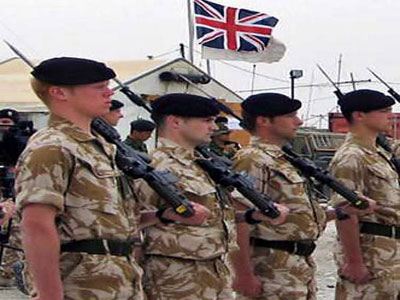 Σε “γενναίες” περικοπές προχωρά ο βρετανικός στρατός