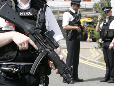 Συλλήψεις στο Λονδίνο με «άρωμα» τρομοκρατίας Συλλήψεις στο Λονδίνο με «άρωμα» τρομοκρατίας