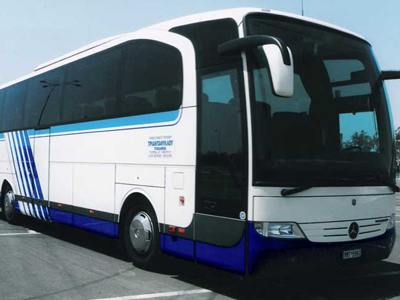 Φωτιά σε τουριστικό λεωφορείο στο Δερβένι