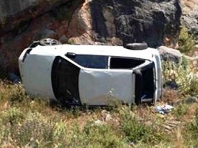 Έπεσαν στον γκρεμό και γλίτωσαν