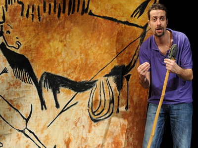 «CAVEMAN», με τον Ζήση Ρούμπο