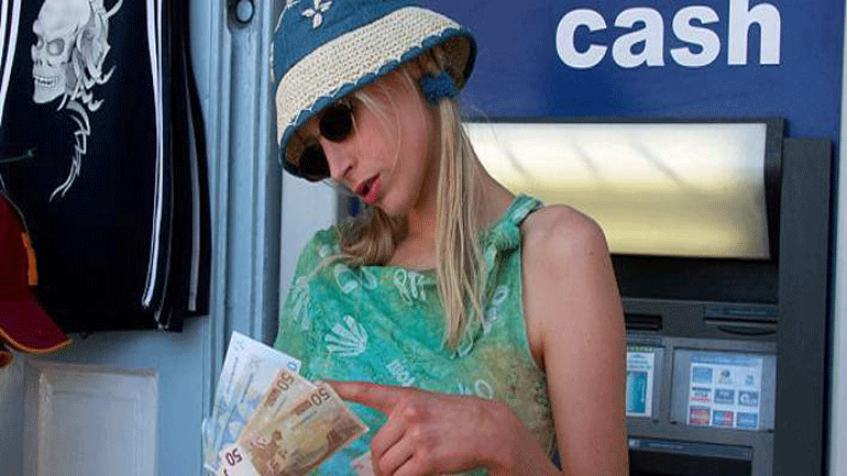 Οι Γερμανοί προειδοποιούν τους τουρίστες να έχουν μετρητά