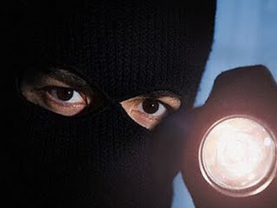 Φίμωσαν και λήστεψαν ηλικιωμένους στο σπίτι τους