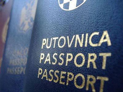 Συνελήφθη για την κατοχή 12 πλαστών διαβατηρίων