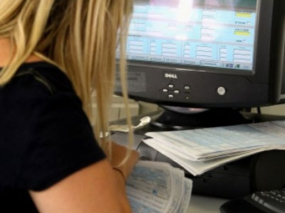 Μετέθεσαν δημόσιο υπάλληλο σε οργανισμό που κλείνει!