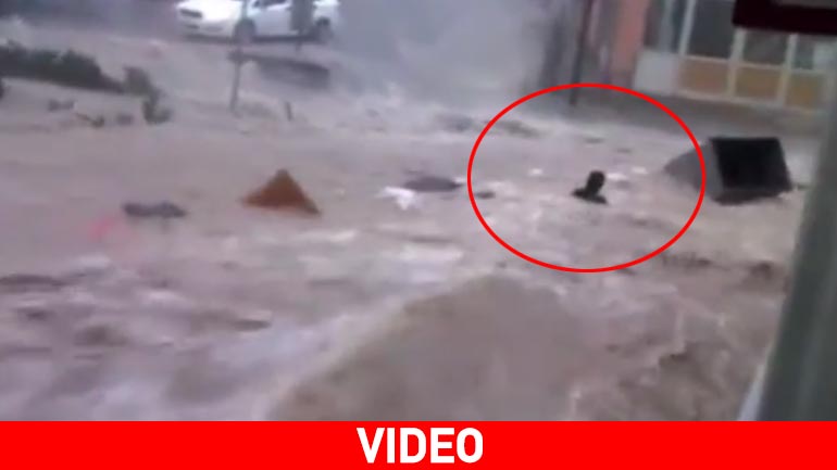 Πλημμύρες στη Σμύρνη: Άνδρας παρασύρεται από τα ορμητικά νερά