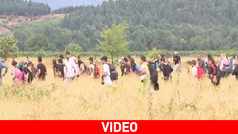 Έσπασαν τον αστυνομικό κλοιό οι μετανάστες στα σύνορα και διεισδύουν στην ΠΓΔΜ