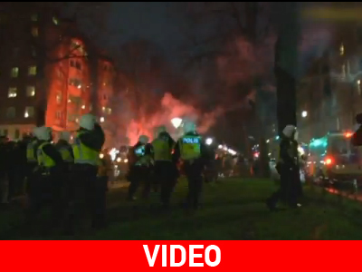 Έντονα επεισόδια στην ελληνική πρεσβεία στη Σουηδία για τη Χρυσή Αυγή Έντονα επεισόδια στην ελληνική πρεσβεία στη Σουηδία για τη Χρυσή Αυγή