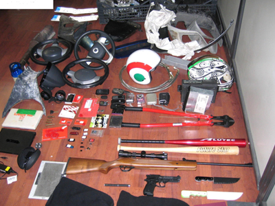 Νεαροί έκλεβαν οχήματα και εκβίαζαν τους ιδιοκτήτες