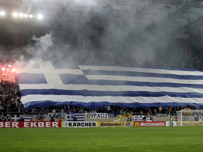 Οι Έλληνες διεθνείς ποδοσφαιριστές συμπαραστέκονται στην εθνική μπάσκετ