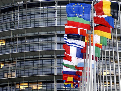 «Η Ευρωπαϊκή Επιτροπή δεν επεξεργάζεται την έξοδο καμίας χώρας από το ευρώ»