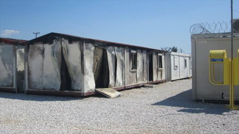 Καταστράφηκαν από πυρκαγιά δύο κοντέινερ μεταναστών στην Αμυγδαλέζα